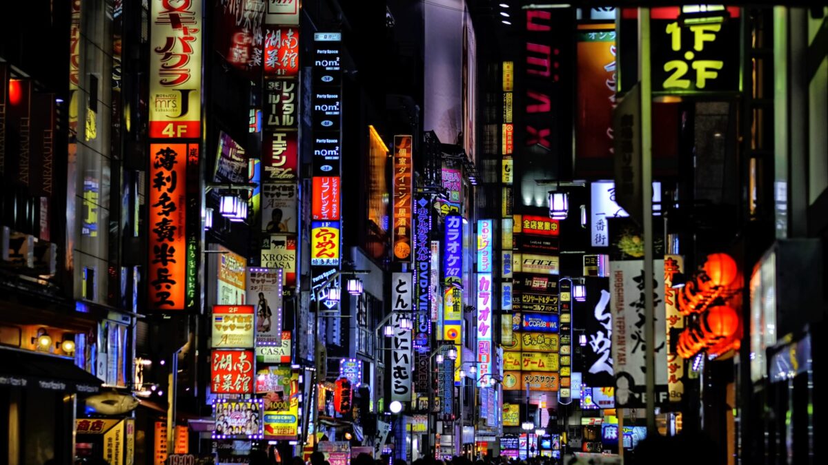 キャバクラで働いている彼女は浮気している？探偵調査で真相を確認する方法