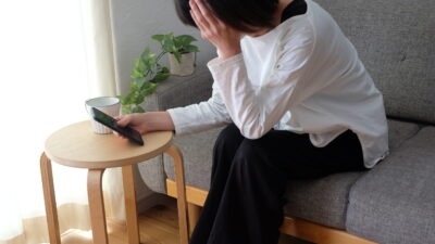 娘が風俗で働いている不安｜親ができる素行調査と見守りサポート